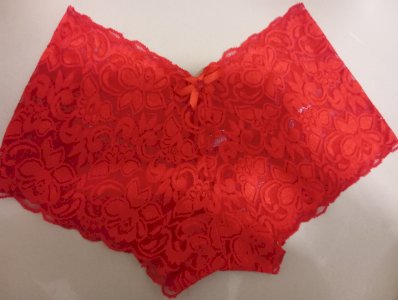 Calcinha de renda vermelho usada