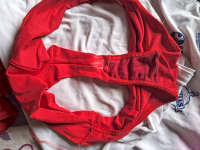 Calcinha vermelha usada 