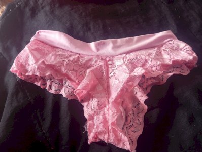 Calcinha usada renda rosa bebê 