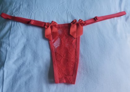 Calcinha vermelha rendinha de fio 