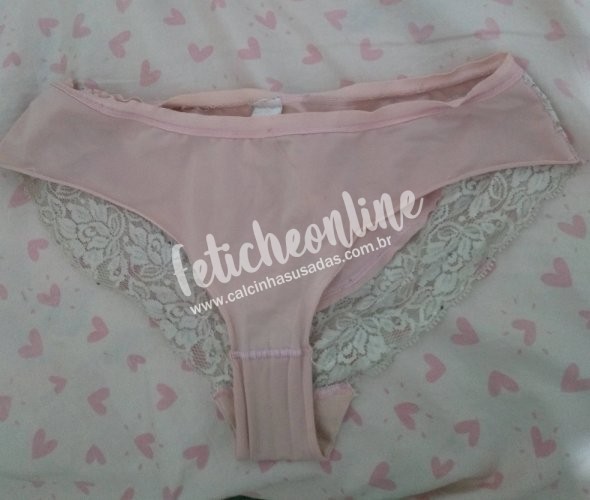 Calcinha usada rosa com renda na bunda bem meiga