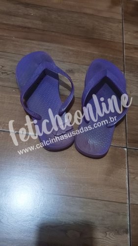 Chinelo usado roxo