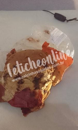 Panetone esmagado pelo meu bumbum + brinde (LEIA A DESCRIÇÃO)