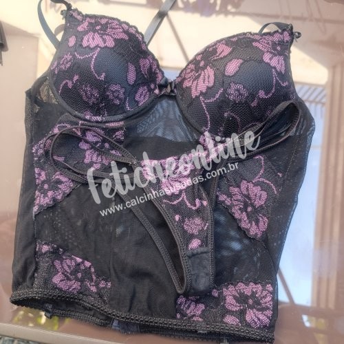 Conjunto de renda florido, usado