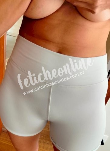 Short branco de academia – usado direto na pele, sem calcinha 