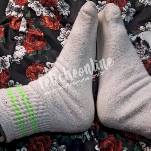 Podolatria: Meias ou Pelinhas raspadas do pé ou Havaianas ou Tênis usados por quanto tempo você quiser + conteúdo virtual incluso + frete grátis acima de R$200,00!