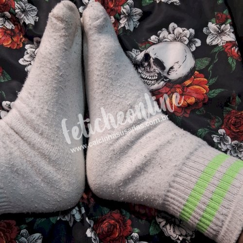 Podolatria: Meias ou Pelinhas raspadas do pé ou Havaianas ou Tênis usados por quanto tempo você quiser + conteúdo virtual incluso + frete grátis acima de R$200,00!
