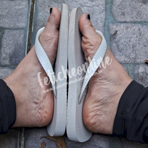 Podolatria: Meias ou Pelinhas raspadas do pé ou Havaianas ou Tênis usados por quanto tempo você quiser + conteúdo virtual incluso + frete grátis acima de R$200,00!