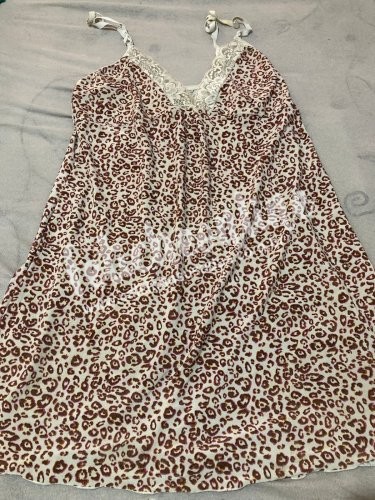 Camisola Curta e Decotada animal print de oncinha usada por 5 noites 